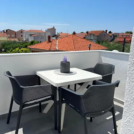 Apartment Silver Stars *